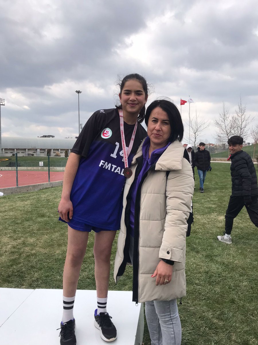 Öğrencilerimizi tebrik ediyorum. Beden eğitimi öğretmeni Fatma Basaran SARI hocama çok teşekkür ediyorum. Başarılar diliyorum <a href="/20zgi/">Süleyman İzgi</a>