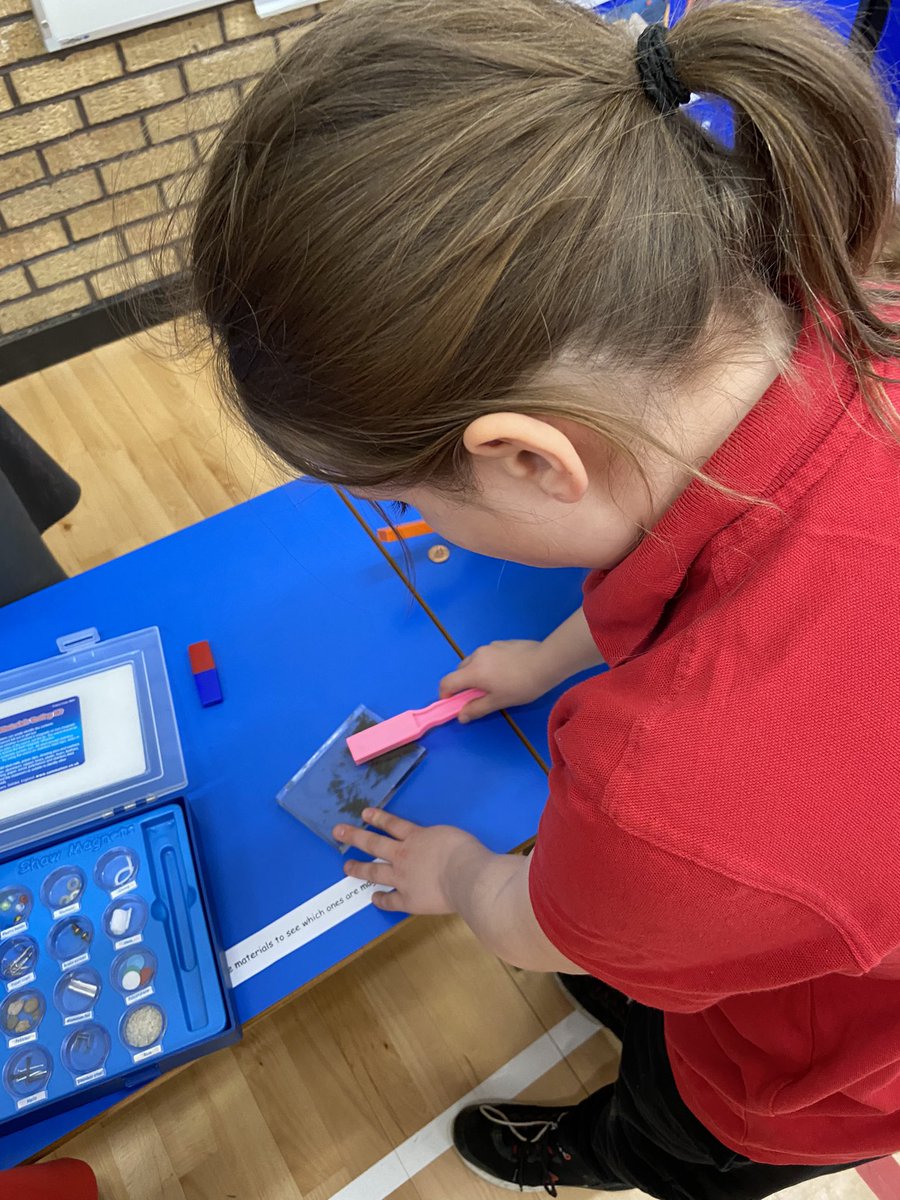 MissThomson2020's tweet photo. We loved exploring the science fair yesterday- thank you so much @mohammed_iona for organising the event!!👩🏻‍🔬🔬🧫 https://t.co/ExBbXr4RqP