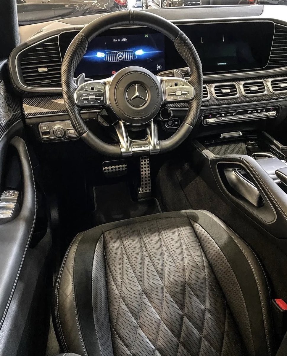 LUXURY 🏁 tweet media