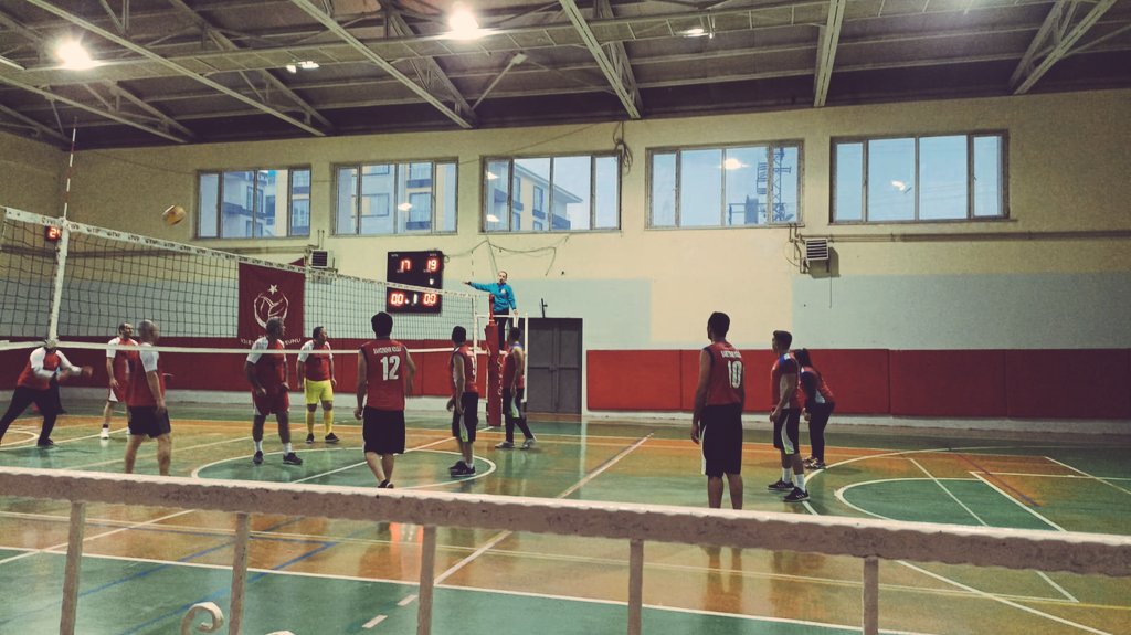 guldag_orhan's tweet photo. 💫Kurumlar arası "VOLEYBOL" turnuvasında "İŞ-KUR" takımını setlerde "26-24 / 25 -20" yenerek Basketbol ve Voleybol  müsabakalarında ki  namağlup serimizi devam ettiriyoruz...💪💪🏿

@matlihannn 
@AtlihanMumtaz 
@ismailK08300410 
@f_samtklc 
@bucak_eyyup
@bahcesehir_van https://t.co/CbEso08Rm4
