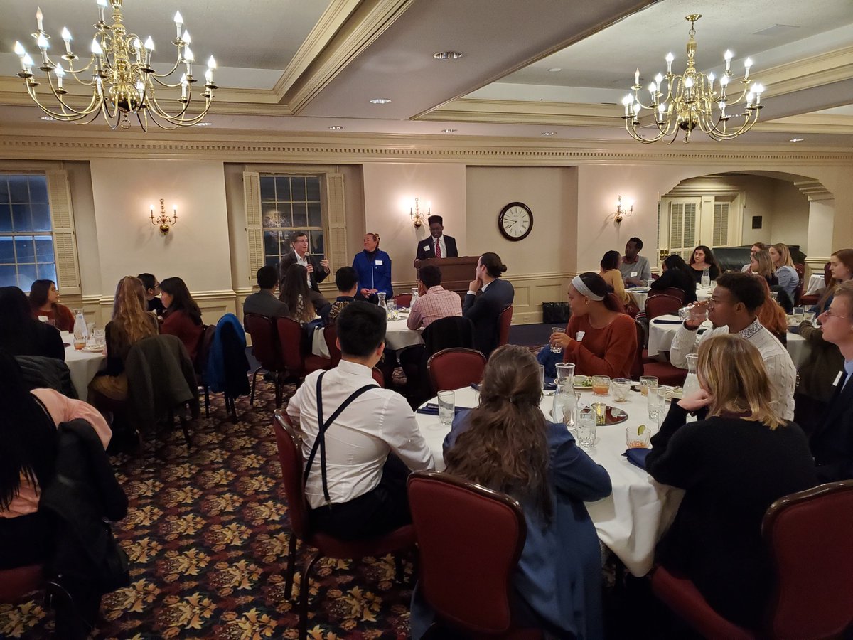 All are welcome to register for the Student Leadershop Dinner by tomorrow at 12 pm! Register here: securelb.imodules.com/s/1312/lg21/fo…