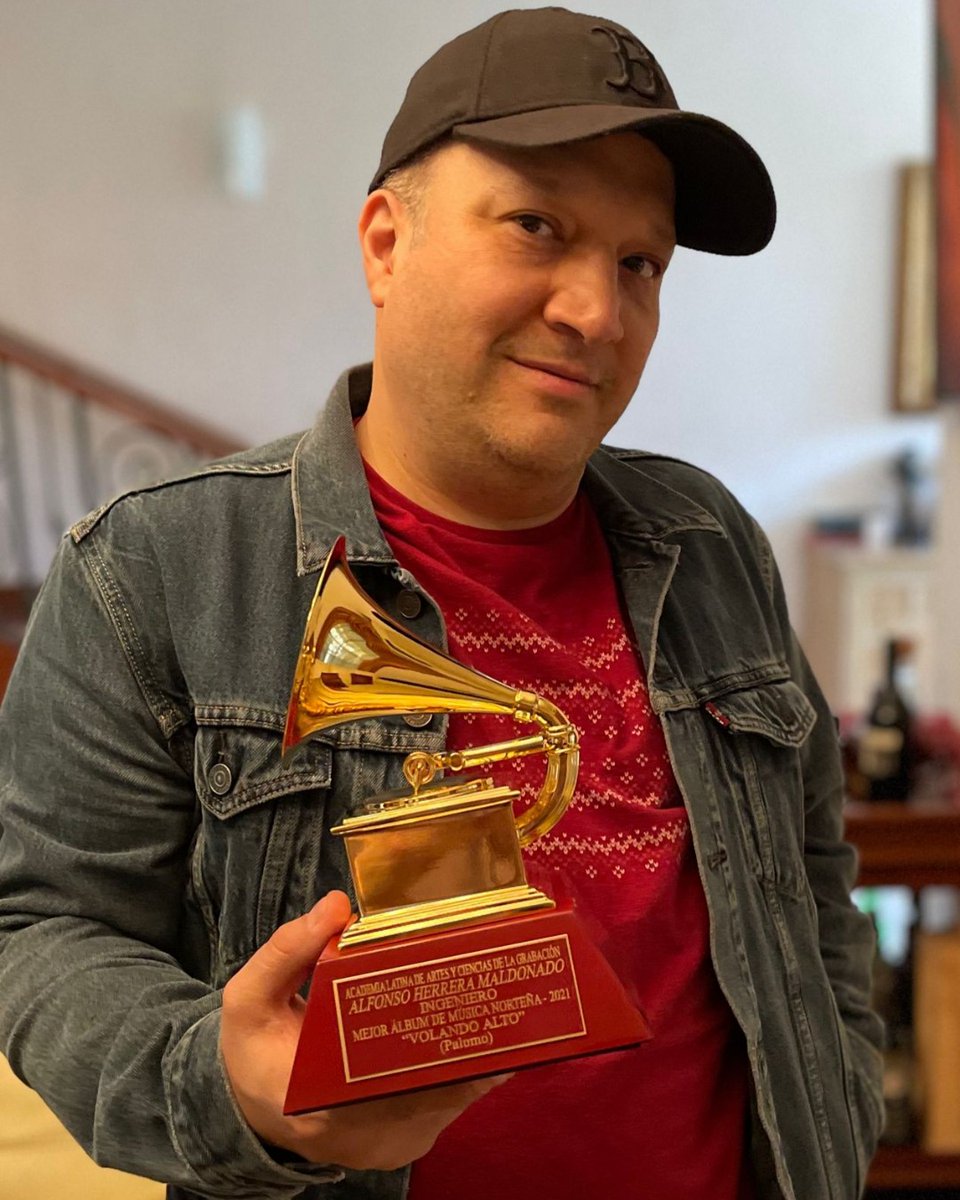 ¡Felicidades a <a href="/ponchobamboo/">Alfonso Herrera M.</a> por ser galardonado por los premios @latingrammys , por su trabajo con @grupopalomooficial ! 🤩🤩🤩