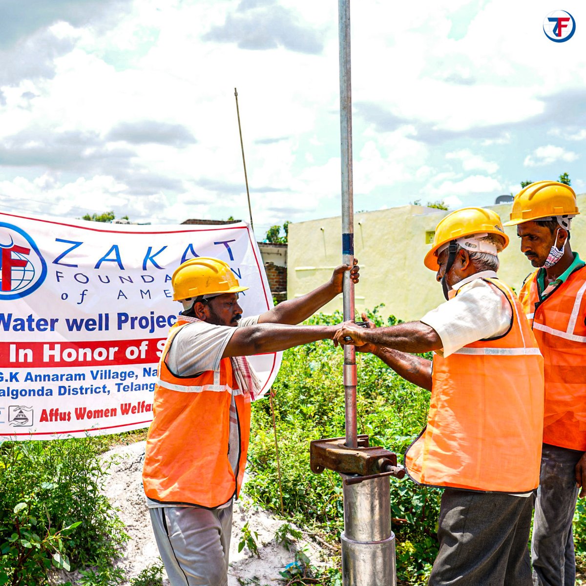 ZakatUS's tweet photo. With our Water Program, we dig ⛏ and install hand pumps and #waterwells that provide a source of safe, #cleanwater to communities worldwide 🌎 . Help us make an impact today: https://t.co/zhGlZvzd8l https://t.co/3TdtoFl7od