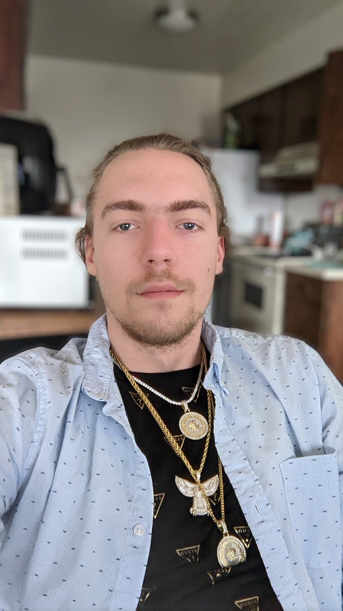 Really like this sky blue shirt :)
(Also realizing 99% of my wardrobe is blue, black, or gold 😂)