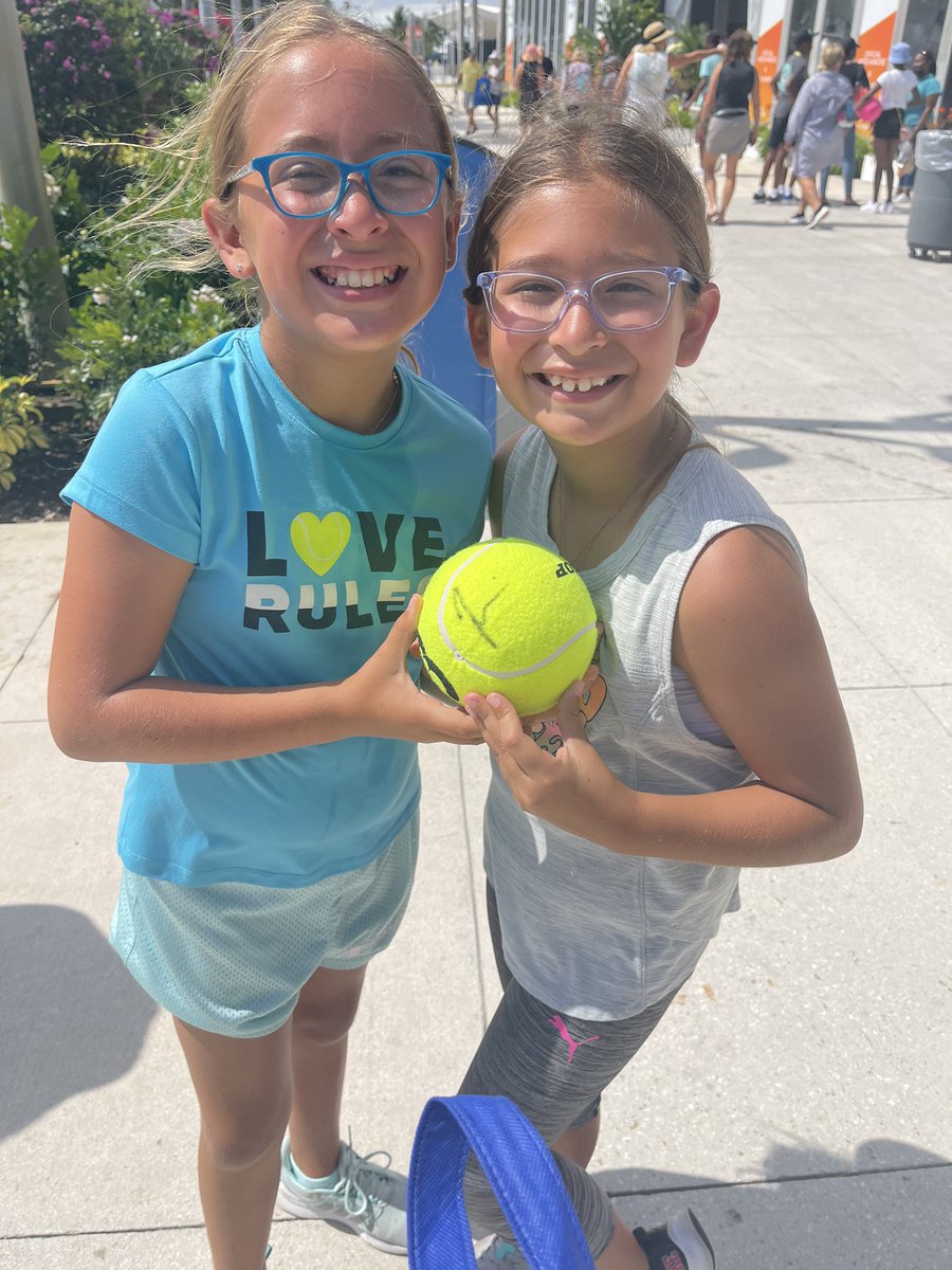 Thank you, <a href="/naomiosaka/">NaomiOsaka大坂なおみ</a>! #miamiopen we loved meeting you today.