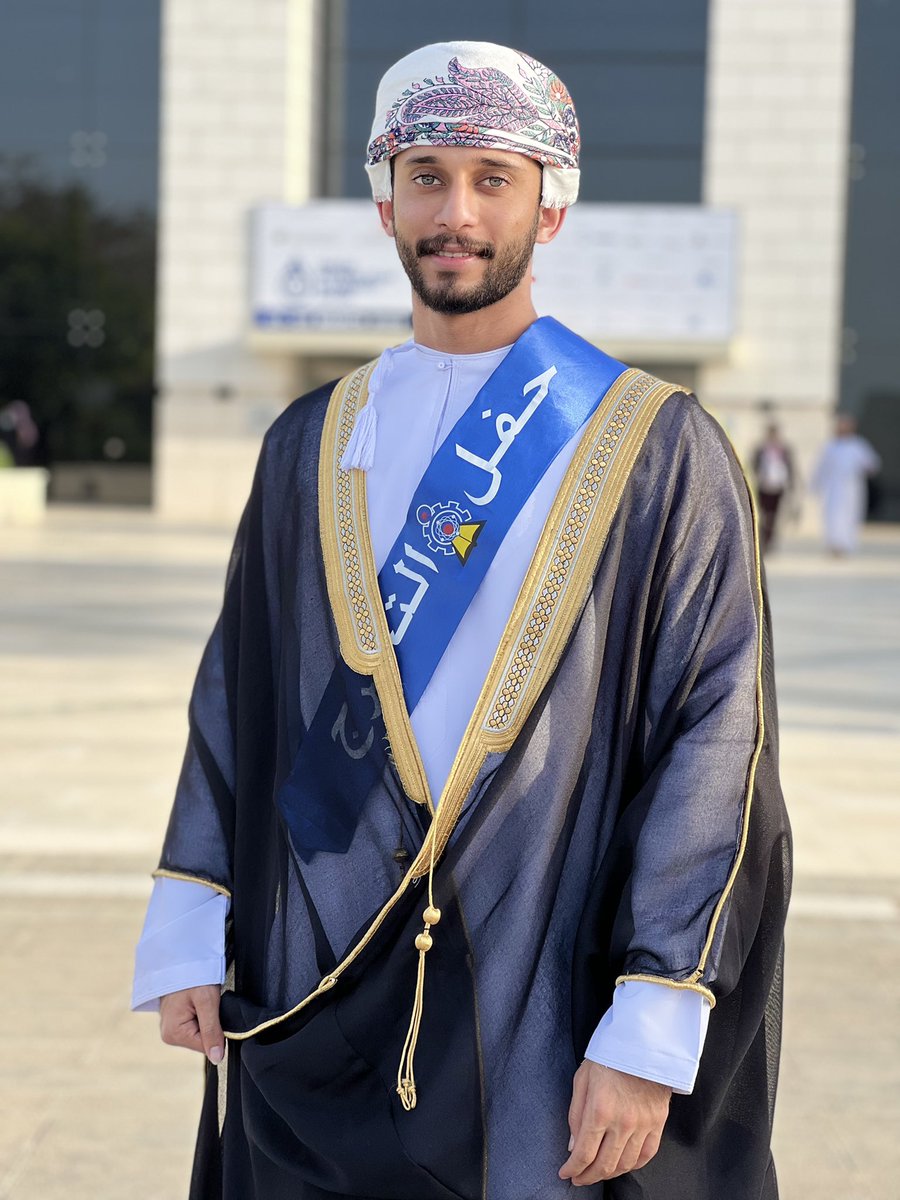 mk_9x's tweet photo. 🖤🎓 https://t.co/R6e1RUsUQv