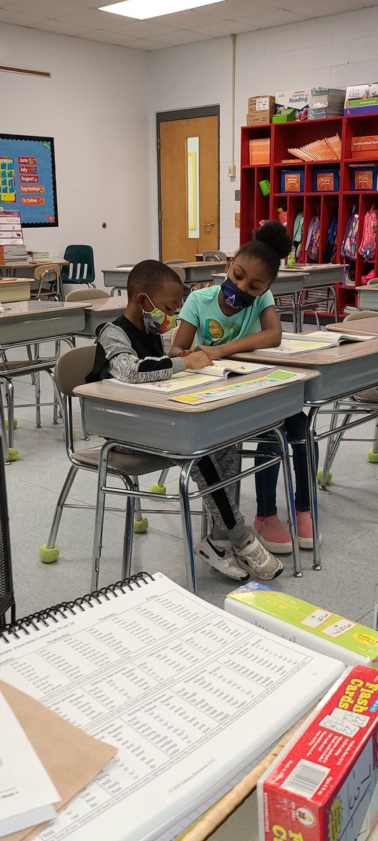 NorthDriveES's tweet image. Reading with My Buddy!😊📚 #collaboration #TEAMworkmakestheDREAMwork #Room203