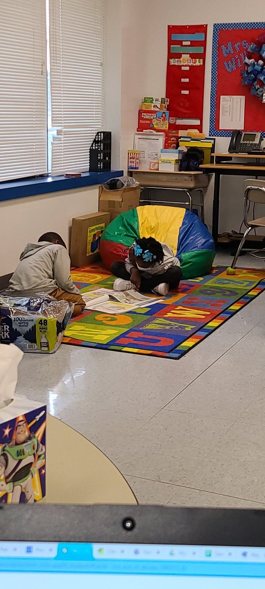 NorthDriveES's tweet image. Reading with My Buddy!😊📚 #collaboration #TEAMworkmakestheDREAMwork #Room203