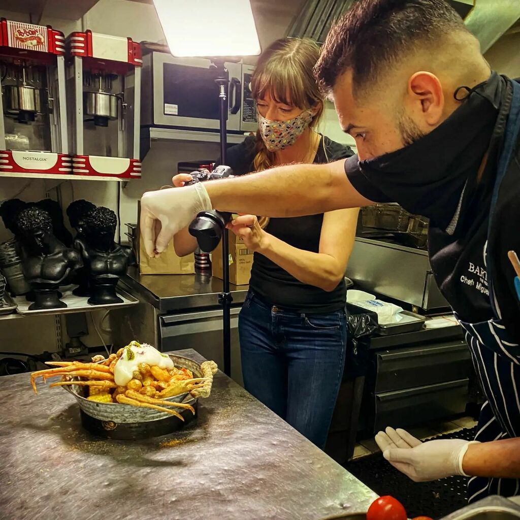seasonedstudio's tweet photo. #tbt to our shoot with @bartong in Miami! The best part of our job? Eating our work at the end :)

Check out our website for details on how we can make your content shine.

https://t.co/GzhV709fJU 

We are off on another adventure tomorrow, this time to … https://t.co/v7z37lGUaC https://t.co/deh6xngq2r