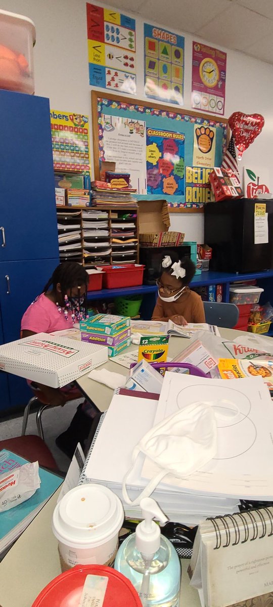NorthDriveES's tweet image. Reading with My Buddy!😊📚 #collaboration #TEAMworkmakestheDREAMwork #Room203