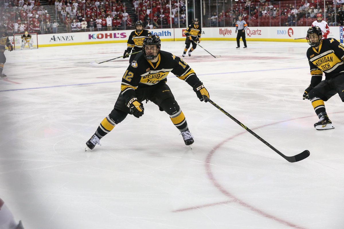 EVERYTHING COLLEGE HOCKEY tweet media