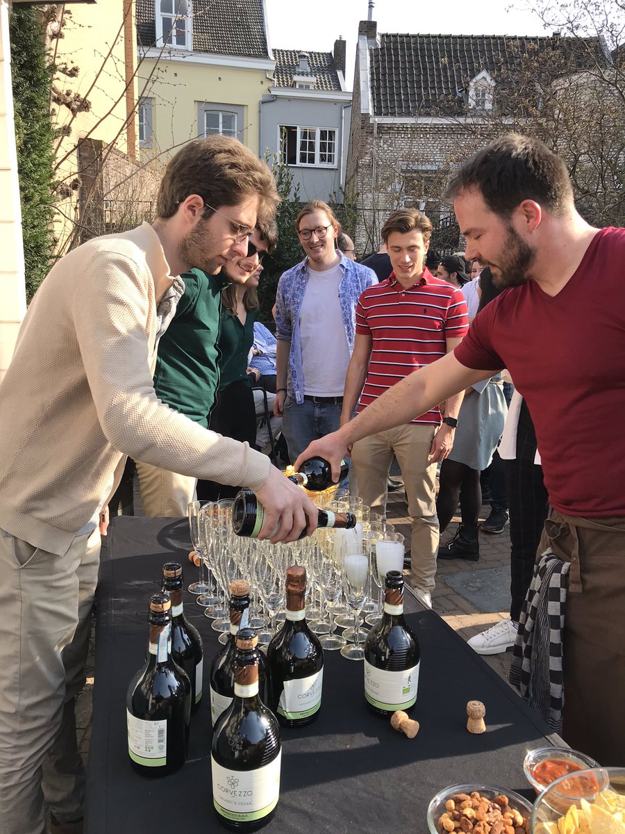 PaulJStephenson's tweet image. Farewell drinks in the sun today at @FasosMaastricht for our MA European Public Affairs students in the #FASoS garden. Many thanks to #Banditos for laying on the Prosecco