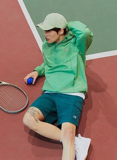 sambakjaa's tweet photo. his whale tattoo in its full glory 🐋🌹#민혁 https://t.co/7OtTOIJgLl