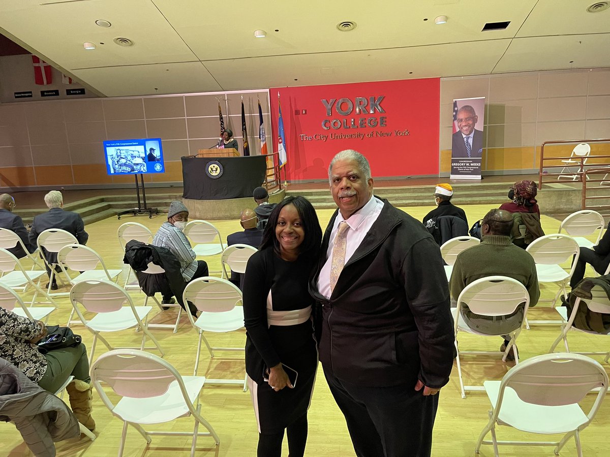 LeroyComrie's tweet photo. It’s good to be back in person with comm. ldrs., students, admins, and colleagues for @RepGregoryMeeks town hall @YorkCollegeCUNY. Now more than ever we are looking to partner to support our city, state and nation. #SupportCUNY #SupportYorkCollege https://t.co/DieduCPHNE