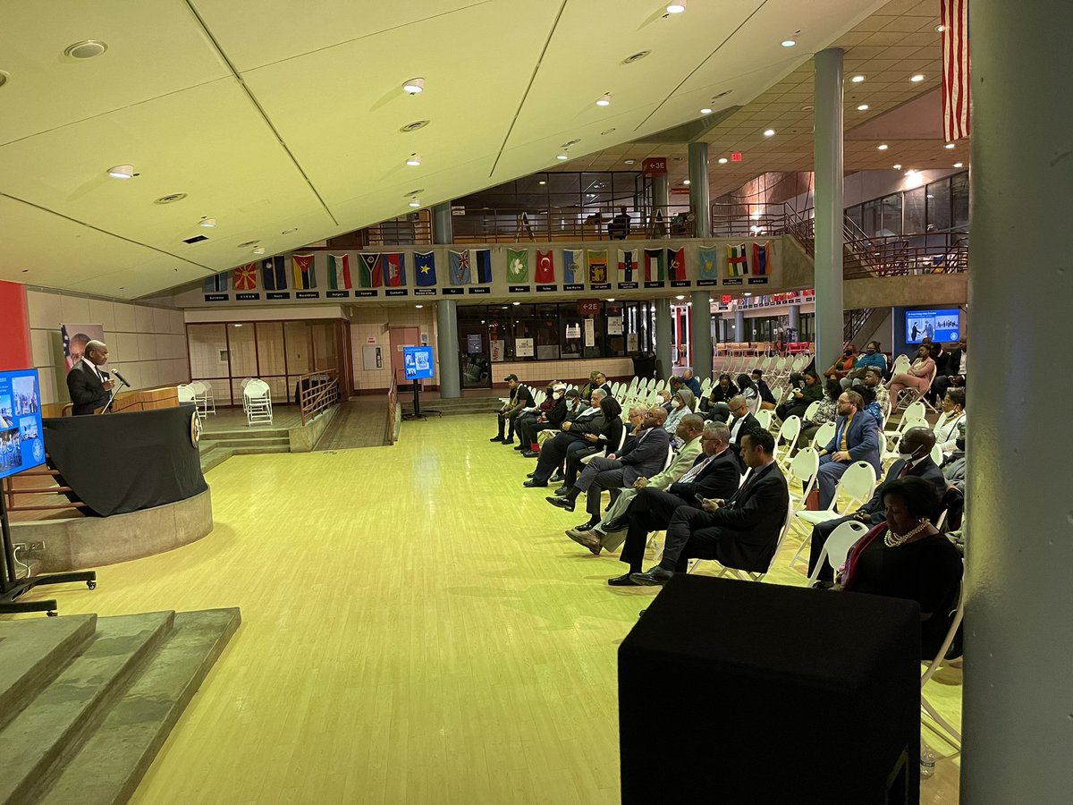 LeroyComrie's tweet photo. It’s good to be back in person with comm. ldrs., students, admins, and colleagues for @RepGregoryMeeks town hall @YorkCollegeCUNY. Now more than ever we are looking to partner to support our city, state and nation. #SupportCUNY #SupportYorkCollege https://t.co/DieduCPHNE