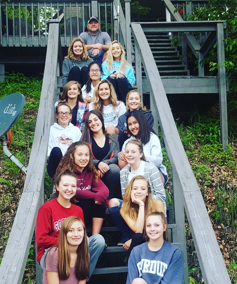 GirlsOwen's tweet photo. A little throwback photo....Cami Jo, Lily Wallace, Olivia, Marina and Sydney were all Freshman. Now in their Senior season. Where has the time gone? https://t.co/NnruqNG5ge