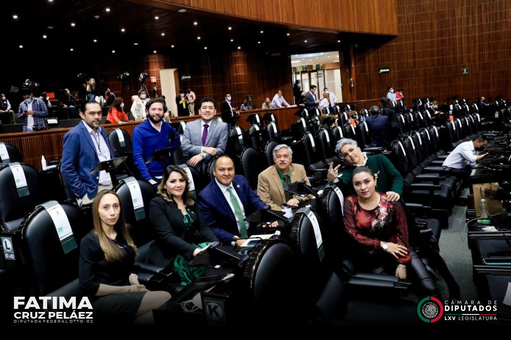 dipfatimacruz's tweet photo. Dialogar entre compañeros, es abrir la puerta a diferentes puntos de vista y opiniones; como equipo, discutimos y debatimos, para reafirmar nuestras posturas y convicciones y tomar las mejores decisiones. Porque #SERVERDE es unidad y diálogo respetuoso. #sesiónordinaria https://t.co/jmUG1eKwdq