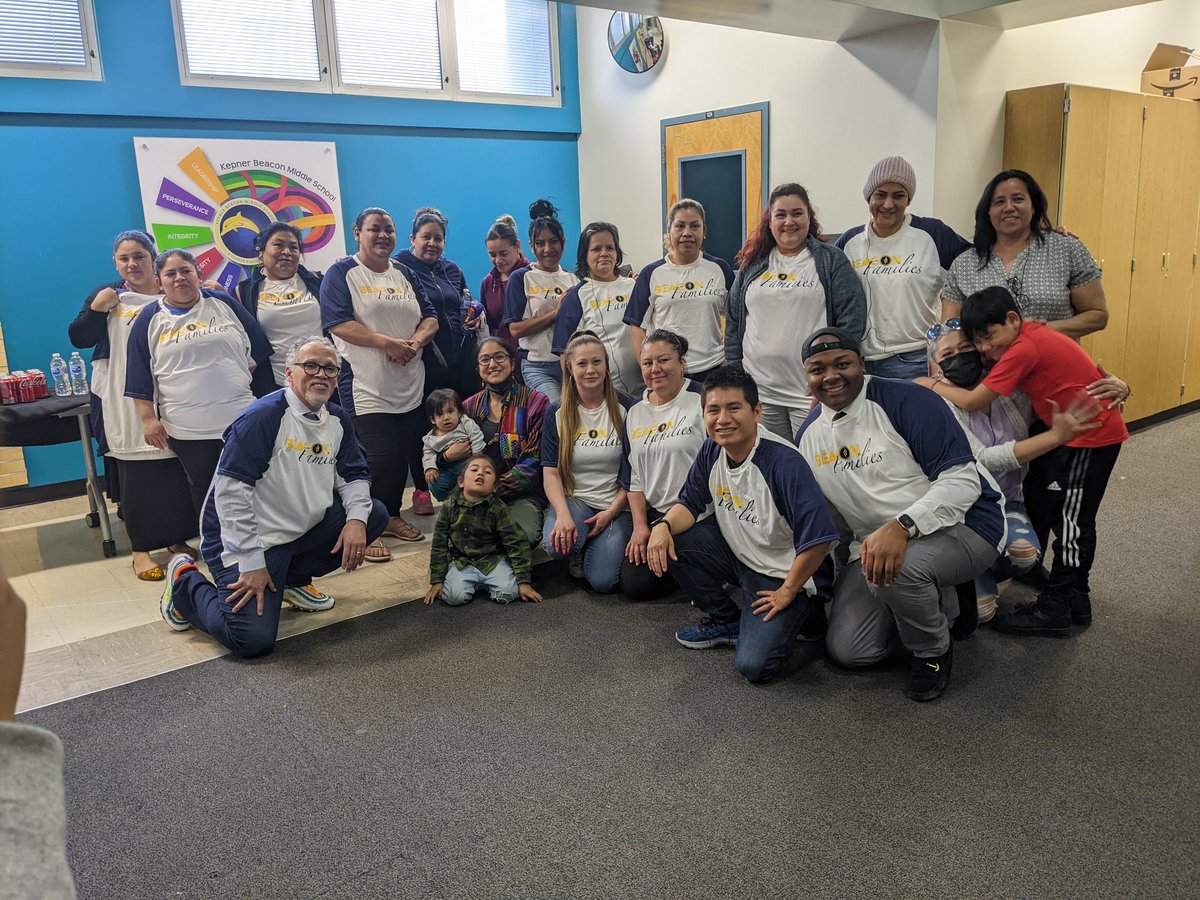 AlexMagana_BNS's tweet image. How powerful is this picture? Families coming together to support their children. Thanks @TayAndersonCO for being here.  #innovation #studentsfirst #beaconfamilies @NetworkBeacon
