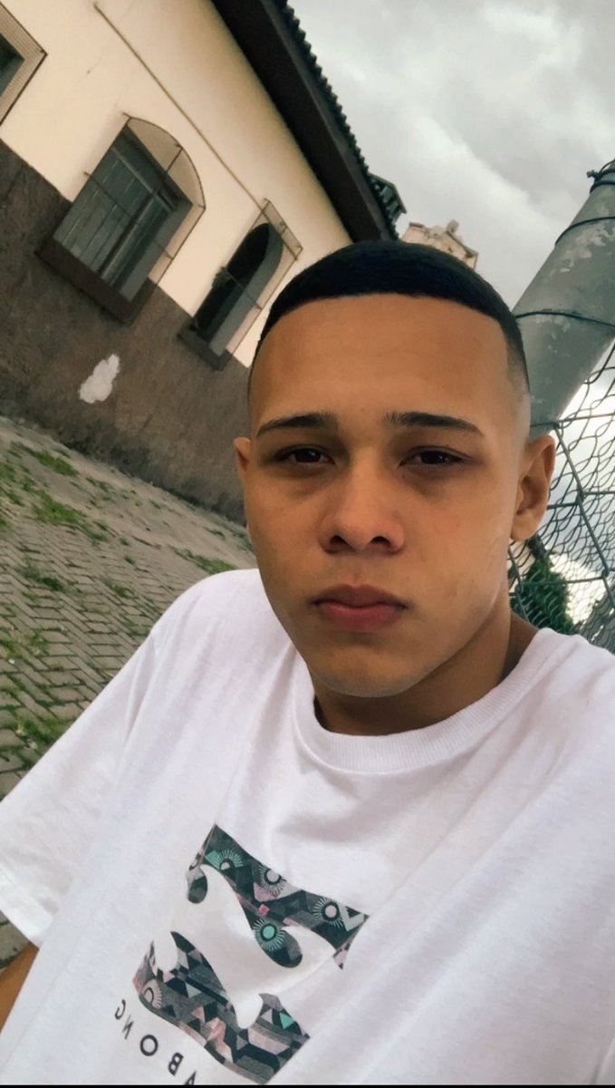 leonansantos_9's tweet photo. 🏌🏽‍♂️🎾 https://t.co/7pmVxd9BFY