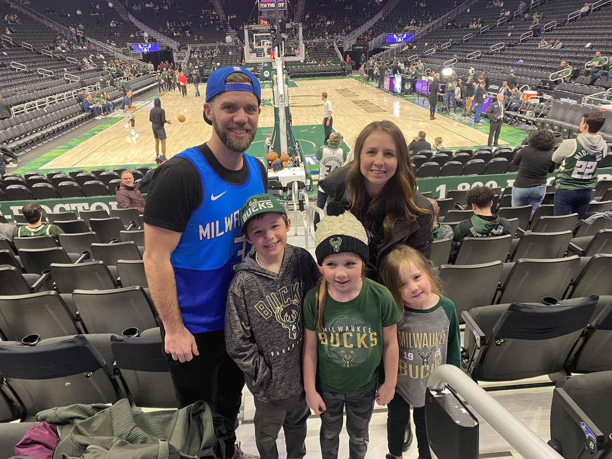 thesteveberg's tweet image. #kohlscourt LET's GO BUCKS!