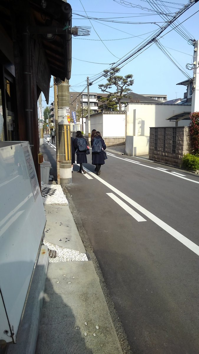 oietecnirp's tweet photo. 黒鯛まだまだ見られます。#黒タイツ　#JK #生足　#tights https://t.co/HsPrqJWGNj