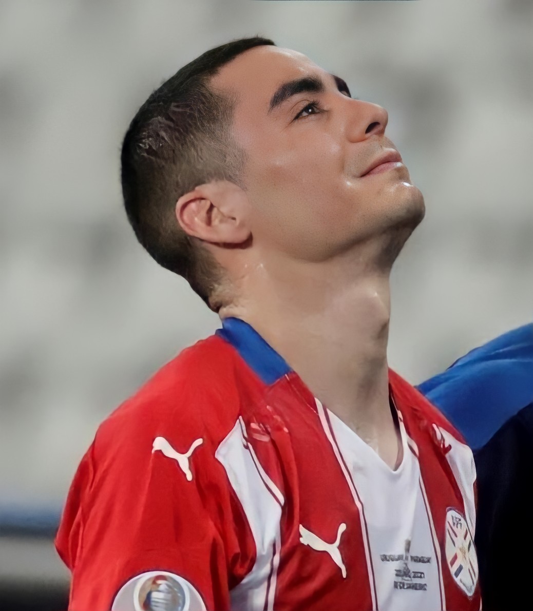 GOLPERUoficial's tweet photo. 🚨 #ÚLTIMOMINUTO ¡GRAN BAJA! Miguel Almirón 🔥, quien ya tenía una tarjeta amarilla 🟨, fue amonestado frente a Ecuador 🇪🇨 en el minuto 32 ⏰, por lo que el volante paraguayo 🇵🇾 se perderá la última jornada de las Eliminatorias Sudamericanas 🏆 frente a Perú 🇵🇪 en Lima 📍. https://t.co/nImuIJNWYb