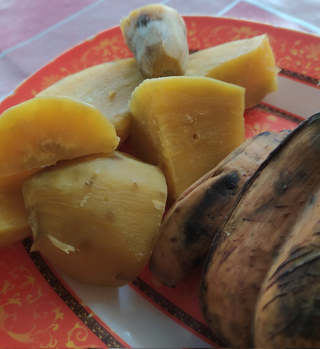 andalusiaa's tweet photo. Tasty Boled and Banana for a good Fri-yeay!!! https://t.co/Ug8YCyWJes