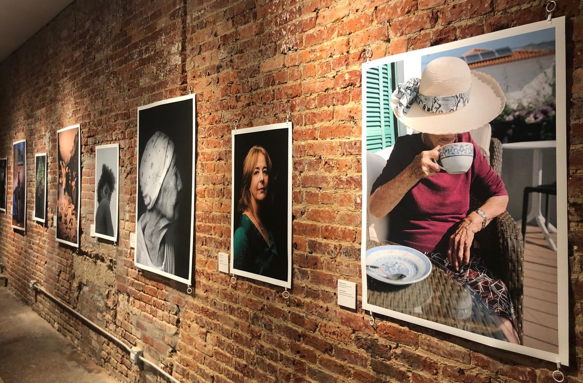 <a href="/VoCommunism/">Victims of Communism</a> , OSC venezolanas y el portal <a href="/AlternosLA/">Alternos</a> organizaron ayer la recepción de la exhibición de las fotografías ganadoras del concurso “La mujer en la que me convertiré”, proyecto de la fotógrafa venezolana <a href="/pburmicky/">Patricia Burmicky</a>.
Compartimos imágenes.
