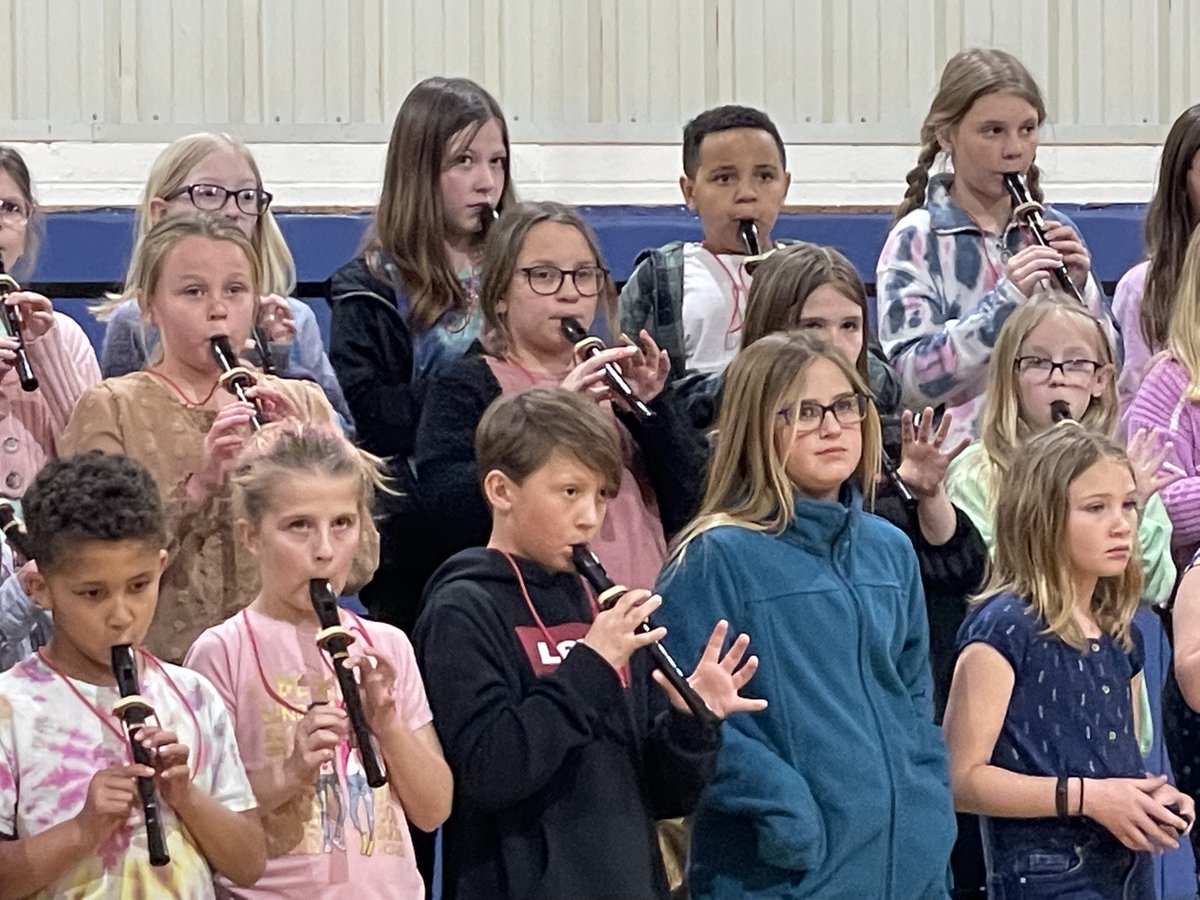 FredoniaLES's tweet photo. Our talented 3rd graders are ready to sing their hearts out for you at 6:00 PM and then our 4th graders are having their first ever recorder concert at 7:00 PM. Students should report to their classrooms 15 minutes prior to start time. Come out and enjoy the show! #leshinelc https://t.co/GxgeI6LrI1
