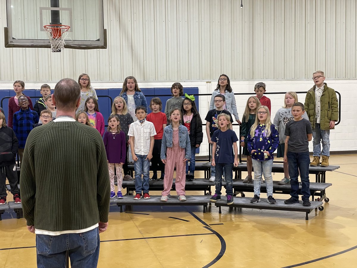 FredoniaLES's tweet photo. Our talented 3rd graders are ready to sing their hearts out for you at 6:00 PM and then our 4th graders are having their first ever recorder concert at 7:00 PM. Students should report to their classrooms 15 minutes prior to start time. Come out and enjoy the show! #leshinelc https://t.co/GxgeI6LrI1