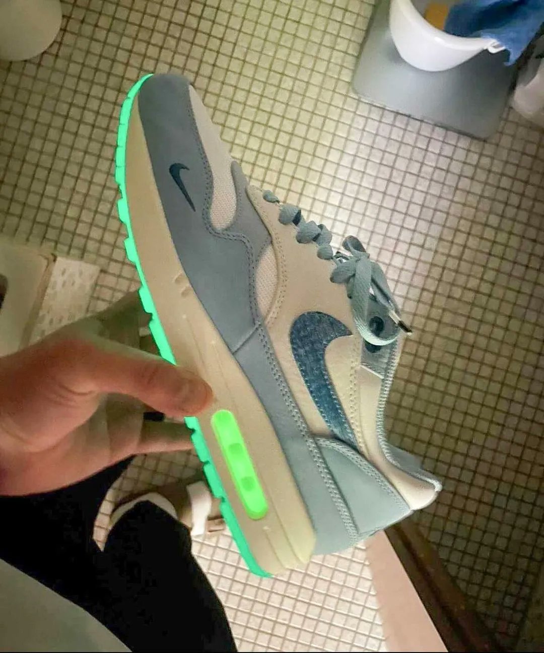 Air max that glow in the dark deals