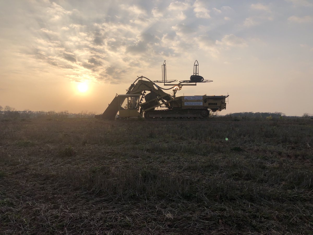 fredjm29's tweet photo. Fired a few metres in the ground with this baby this week. She’s old but gold!! #landdrainage https://t.co/9G7GQ2sxK2