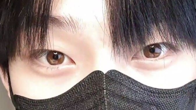 heepoety's tweet photo. os olhinhos de raposa dele são tão lindos 🥺 https://t.co/BGkftyG7jD