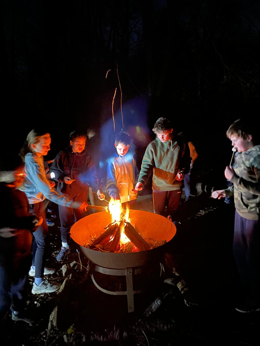BWPBoarding's tweet photo. Campfire night, with marshmallows, clear skies and quiet nights #iloveboarding https://t.co/bOEz0QSdkr