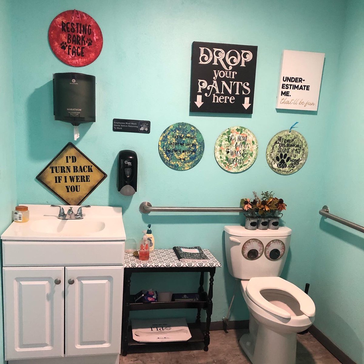 gardengirls_us's tweet photo. Visited Mother Puckers today in Merritt Island, Florida. Cutest pucking cafe I’ve ever seen! This will be the location of our #plantlibrary! This plant library will be for anyone who needs a plant, or wants to LEAVE a plant. https://t.co/IYe7gcTmii