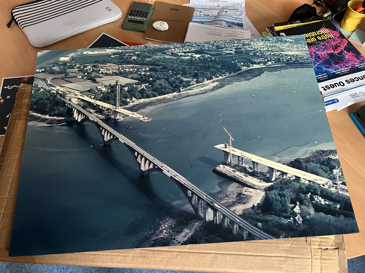 Ce jour est arrivé par courrier interne de l’<a href="/UBO_UnivBrest/">UBO - Univ. Brest</a>, un colis de format (et contenu) inhabituel. Magnifique ! Mille mercis <a href="/HURET_Fabrice/">Huret Fabrice</a> pour cette divine surprise ! 🙏🏼