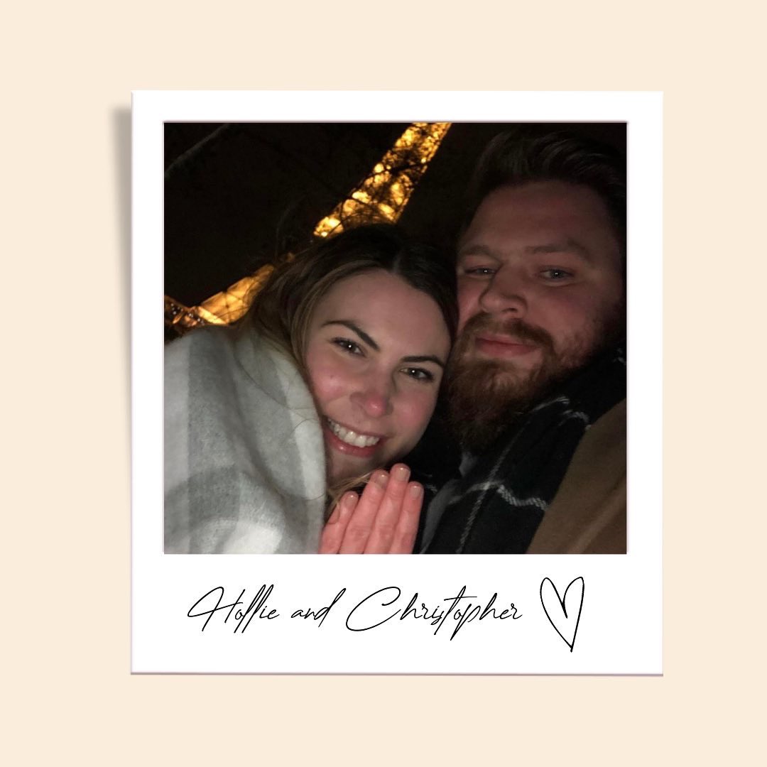 WongsJewellers's tweet image. Congratulations to Hollie and Christopher 🤎🥂 on their recent engagement in the sparkling city of Paris! 

Thank you for sharing your fabulous photos, your hand will now forever sparkle just like the Eiffel Tower ✨💍 
#customerphotos #engagementstory #engagementparis #paris💍