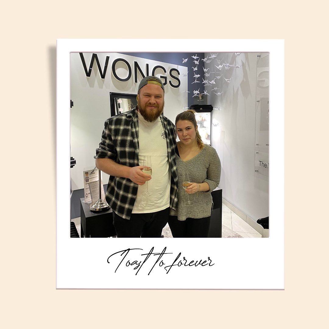 WongsJewellers's tweet image. Congratulations to Hollie and Christopher 🤎🥂 on their recent engagement in the sparkling city of Paris! 

Thank you for sharing your fabulous photos, your hand will now forever sparkle just like the Eiffel Tower ✨💍 
#customerphotos #engagementstory #engagementparis #paris💍