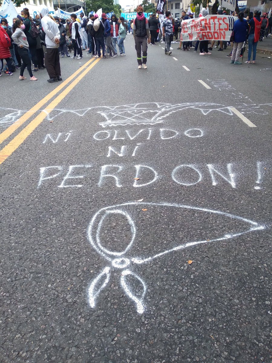 sandraoviedook's tweet photo. #NuncaMás
#Son30Mil 
#MemoriaVerdadYJusticia https://t.co/BmKuVVNq2K