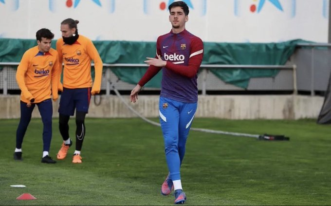 O goleiro da filial Alex Ruiz treinou esta manhã com a equipe principal. Este fim-de-semana poderá estrear no gol do Barça B.

- <a href="/albert_roge/">Albert Rogé</a>