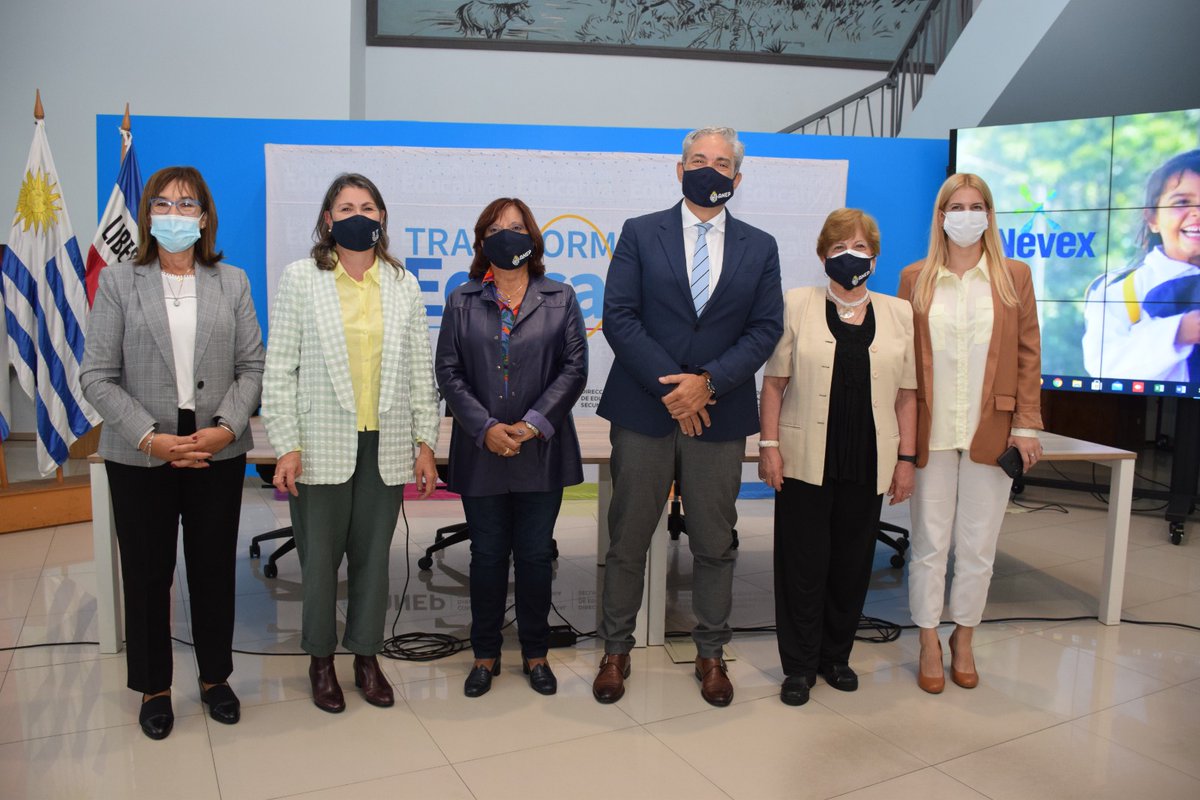 primaria_anep's tweet photo. 🆕 La @ANEP_Uruguay recibió una donación de parte de @NevexUy de 5.000 túnicas que fueron distribuidas entre diferentes escuelas públicas del país. 

📲💻 Nota completa en https://t.co/2w6Mdd8rox https://t.co/FajdAu6Oc5