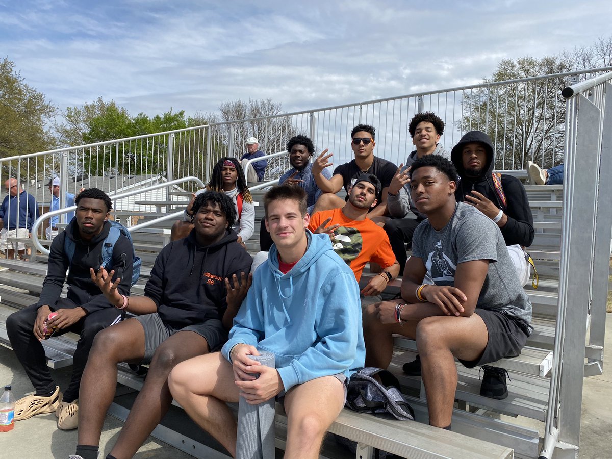 MercerFootball's tweet photo. Week of service day 4️⃣‼️ @MercerWTennis we in the house 🎾

#RaiseTheBar | #RoarTogether https://t.co/lahl5bQB4n