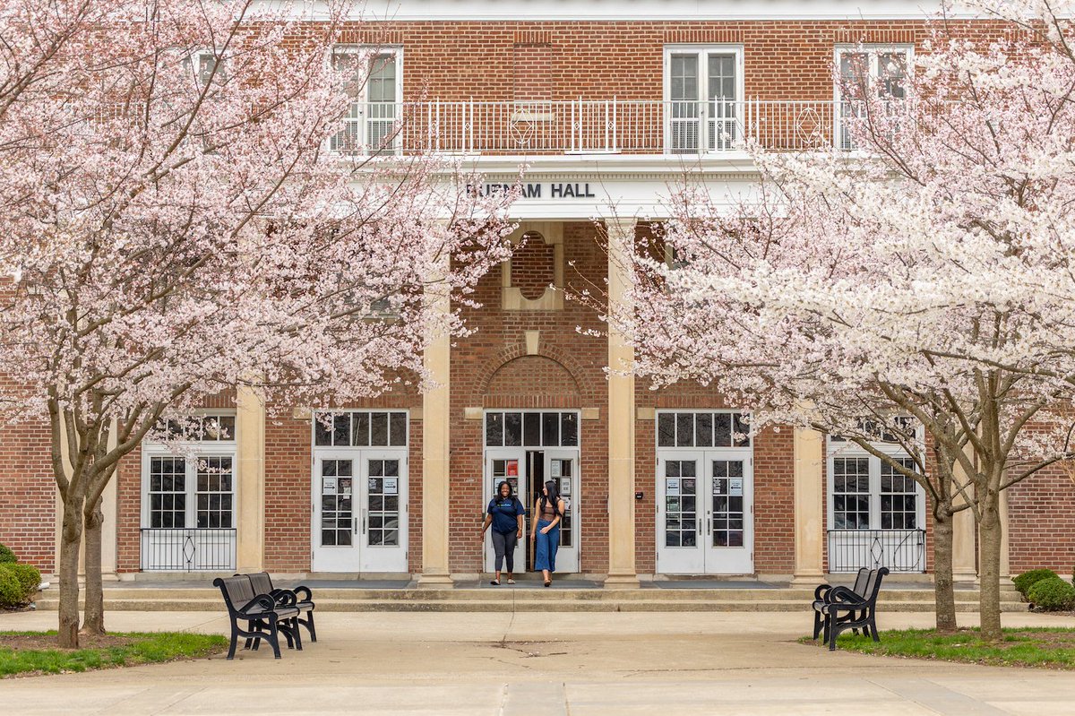 Spring looks awfully good on #CampusBeautiful 😍