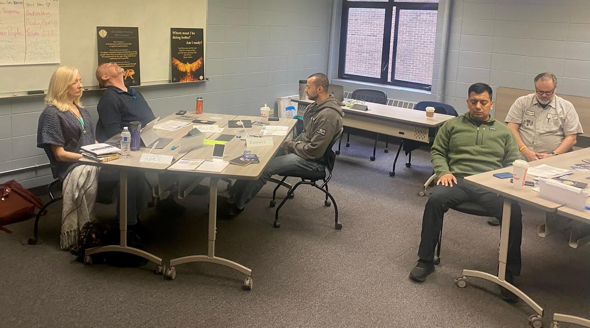 bluecourage's tweet photo. Today started with Stillness and Silence for Day 2 of Blue Courage at the NIPSTA with Dan and Howard and 5 agencies from NE Illinois and Minnesota! #bluecourage #NIPSTA #LEleadershipdevelopment #VillageofLombardpd #VillageofGlencoepd #Oaklawnpd #Brookfieldpd #MinneapolisPD https://t.co/gryQvA3QZW