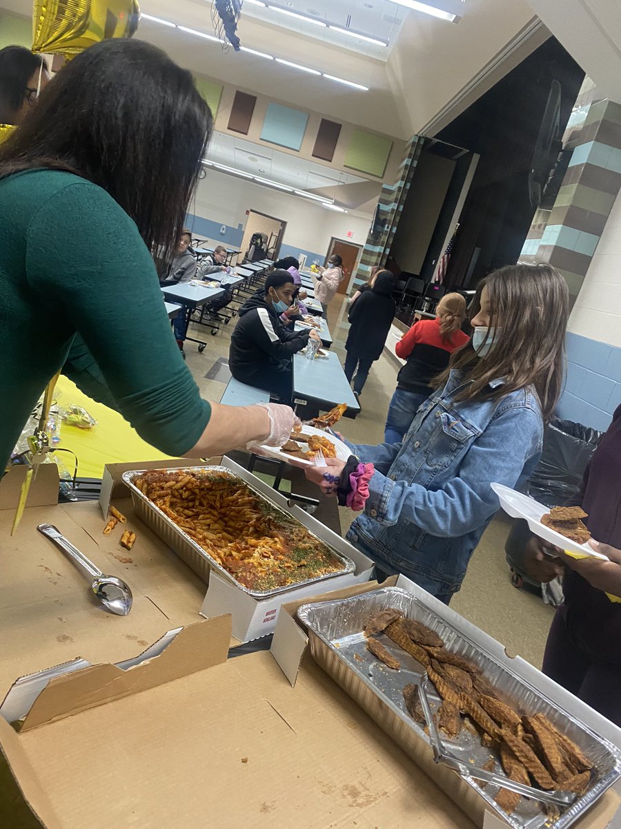 MrsV_WCS's tweet photo. Celebrating our Honor Roll students today with a luncheon to show our pride in their continuous hard work and dedication! Thank you to our community partnerships who donated and helped celebrate! #TheJWCS #wintheday https://t.co/NUydQCB6zd