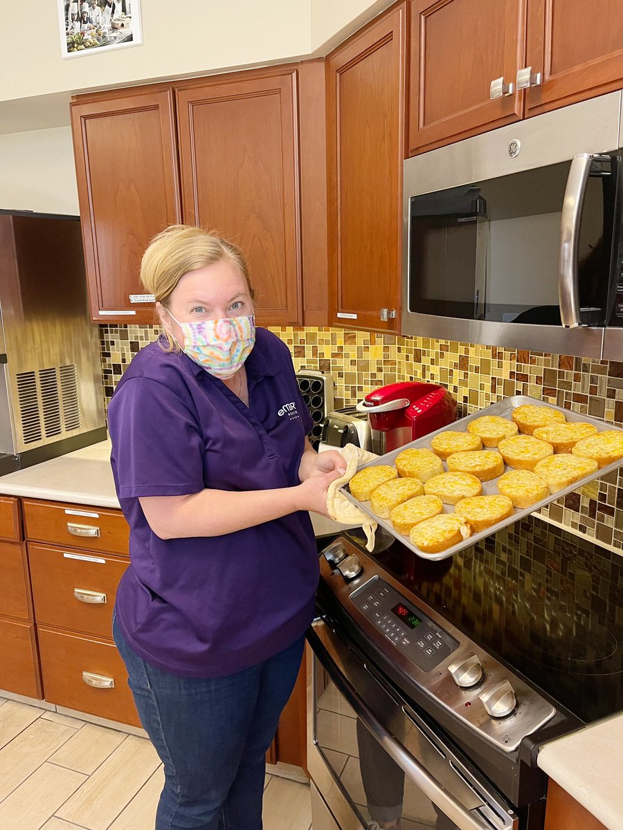 EmbryHealth's tweet photo. #EmbryGivesBack at the Ronald McDonald House cooking dinner for families in need #DinnerTimeHeroes https://t.co/p5sEPKMpXJ