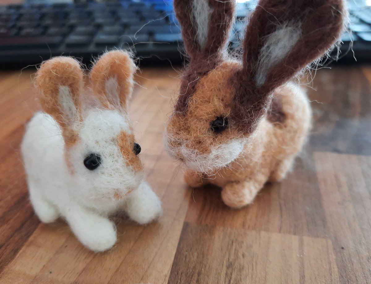 griffindiary's tweet photo. Inspiriert von @BenteliciousArt habe ich auch mal wieder die Filznadeln rausgekramt 🐰
#nadelfilzen #filzen #felting https://t.co/o3V31HkUNf