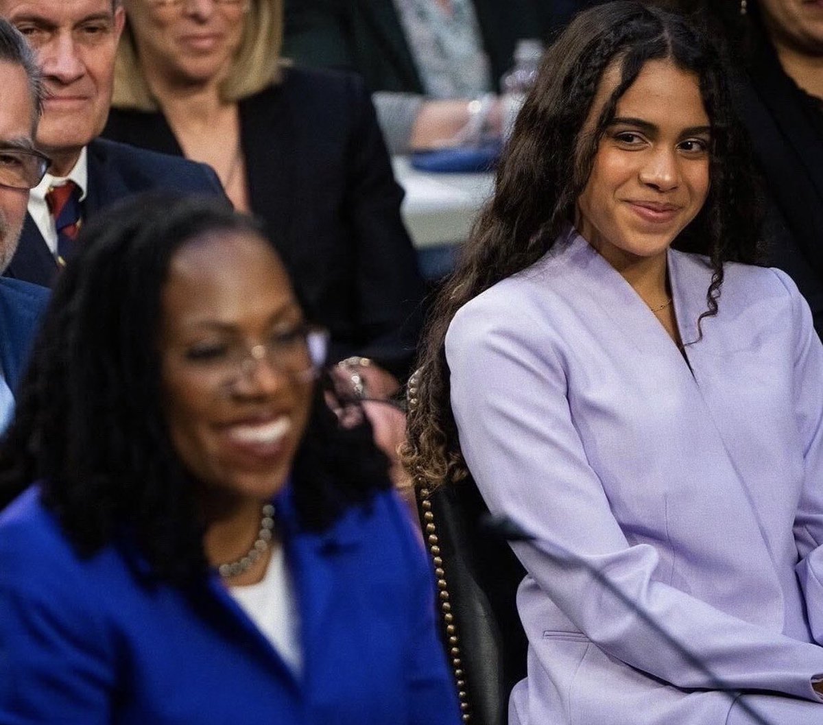 mefeater's tweet photo. Judge Kentaji Brown Jackson’s daughter Leila smiling at her mom in complete admiration warms our hearts 💕 https://t.co/Z1FxqwpFbj