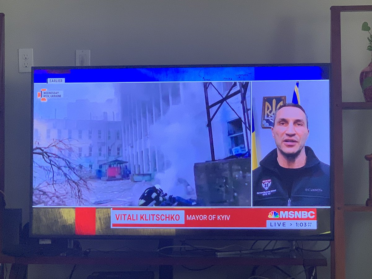 tech_evangelism's tweet photo. @MSNBC @DeadlineWH Please note this is not @Vitaliy_Klychko, Mayor of Kyiv. It is, in fact, his brother, Wladimir @Klitschko. Huge respect for the Klitschko brothers and the Ukrainian people in these troubling times. #UkraineUnderAttack #UkraineRussiaWar https://t.co/RHZZdRwsB3