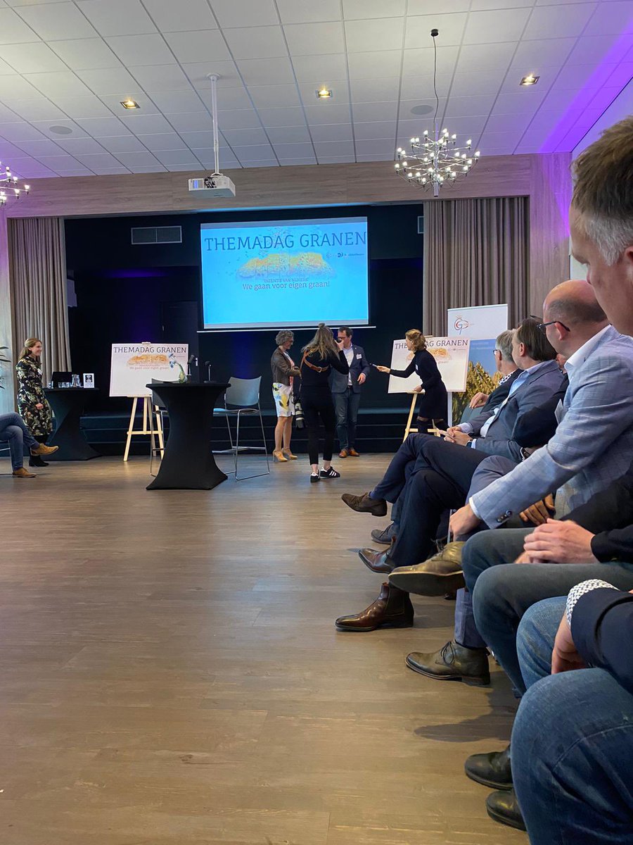 Vandaag organiseerde <a href="/Het_Comite/">Het Comité</a> met <a href="/boakkerbouw/">BO Akkerbouw</a> en @NBC de themadag granen. Sprekers minister <a href="/ministerlnv/">MinisterN_S</a>, <a href="/BaukeWierda/">Bauke Wierda</a> van RoyalKoopmans en Jan Willem Grievink van FSIN. Afronding met de #intentieverklaring: we gaan voor eigen #graan